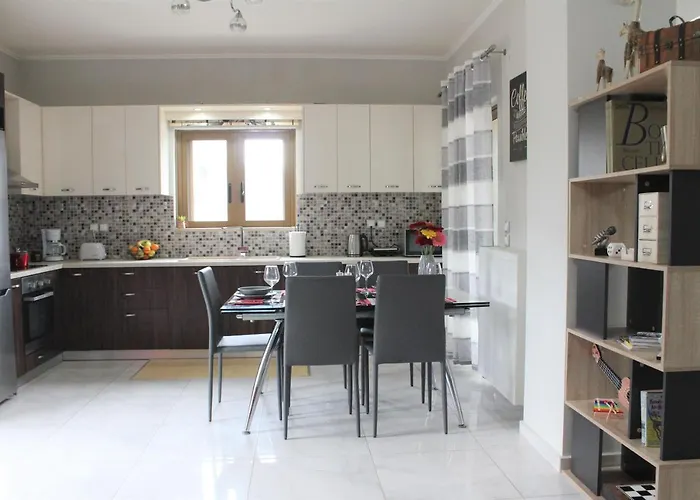 Kallia\'S Modern Apartment