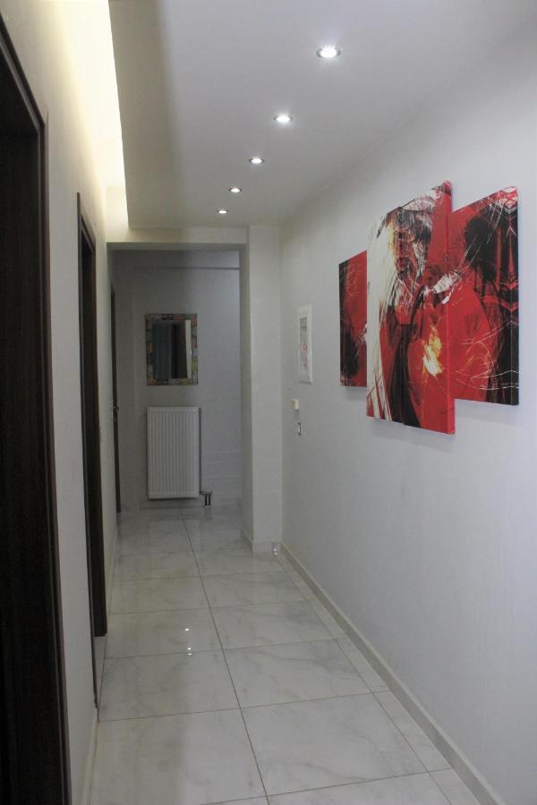 Daire Kallia's Modern *